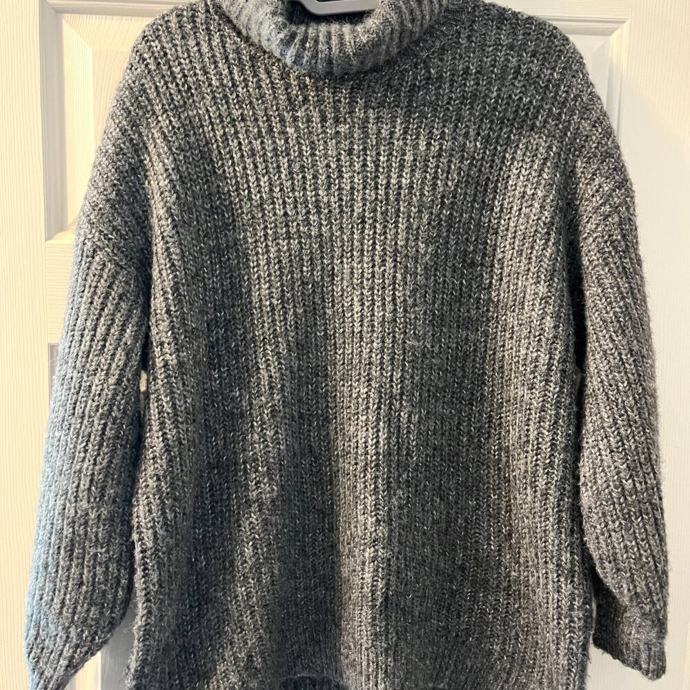 Old Navy Women's Grey Turtleneck Sweater